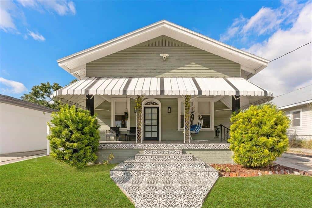 Single Family Residence in TAMPA