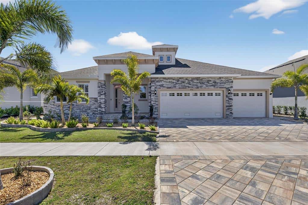 Single Family Residence in APOLLO BEACH