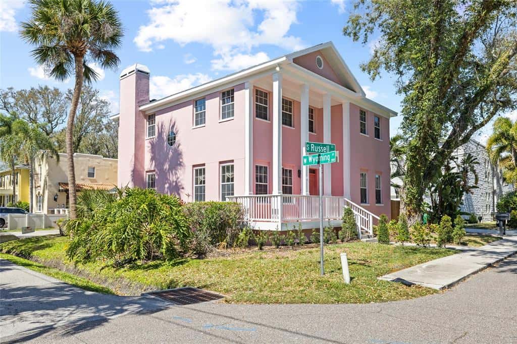 Single Family Residence in TAMPA