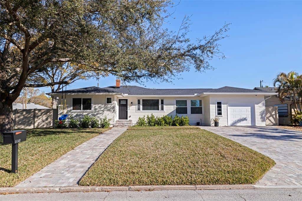 Single Family Residence in GULFPORT