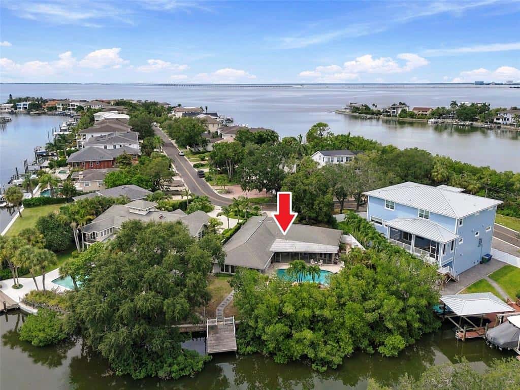 Single Family Residence in TAMPA