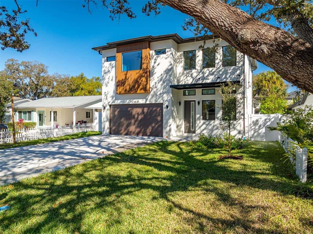 Single Family Residence in TAMPA