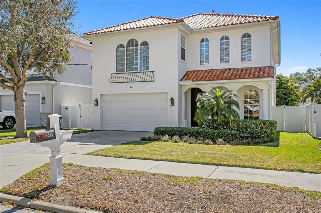 Single Family Residence in TAMPA