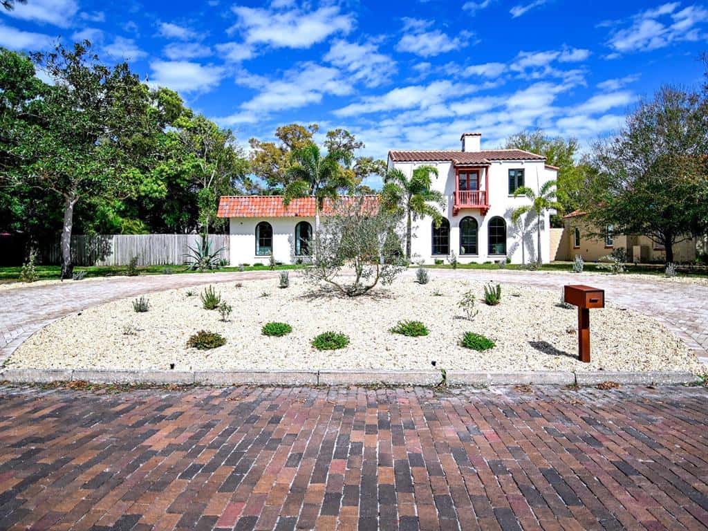 Single Family Residence in GULFPORT