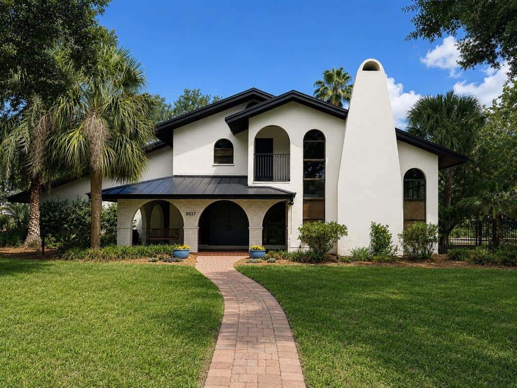 Single Family Residence in LAKELAND