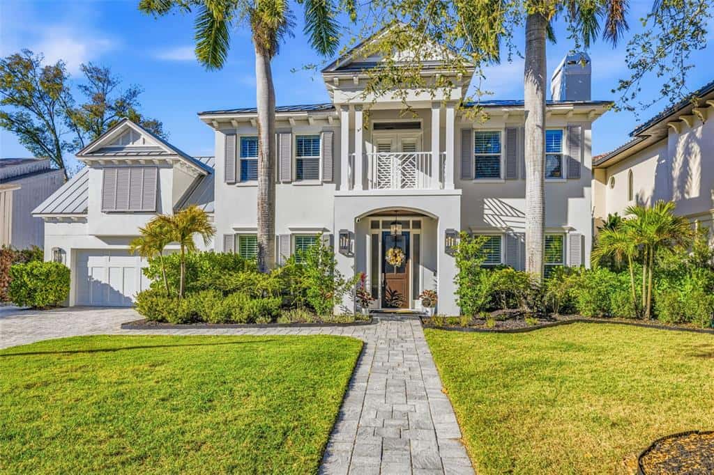 Single Family Residence in TAMPA