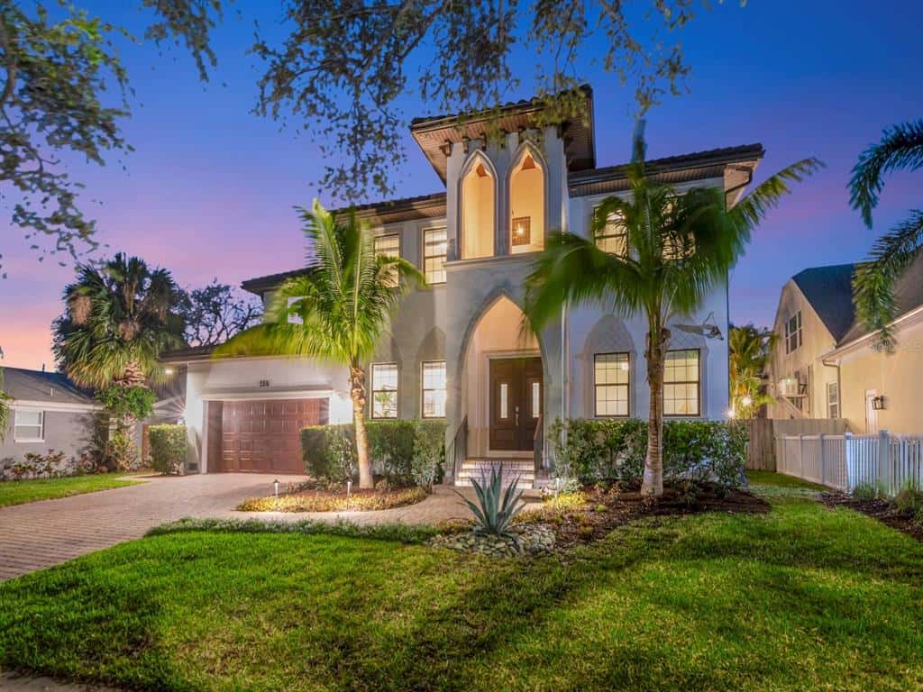 Single Family Residence in TAMPA