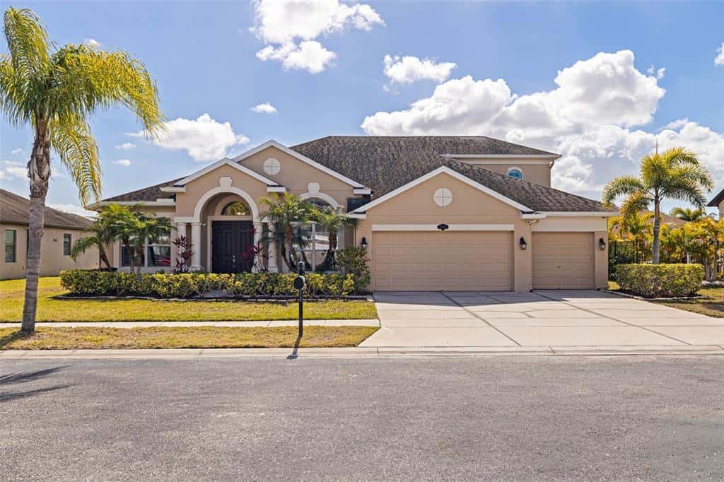 Single Family Residence in PINELLAS PARK