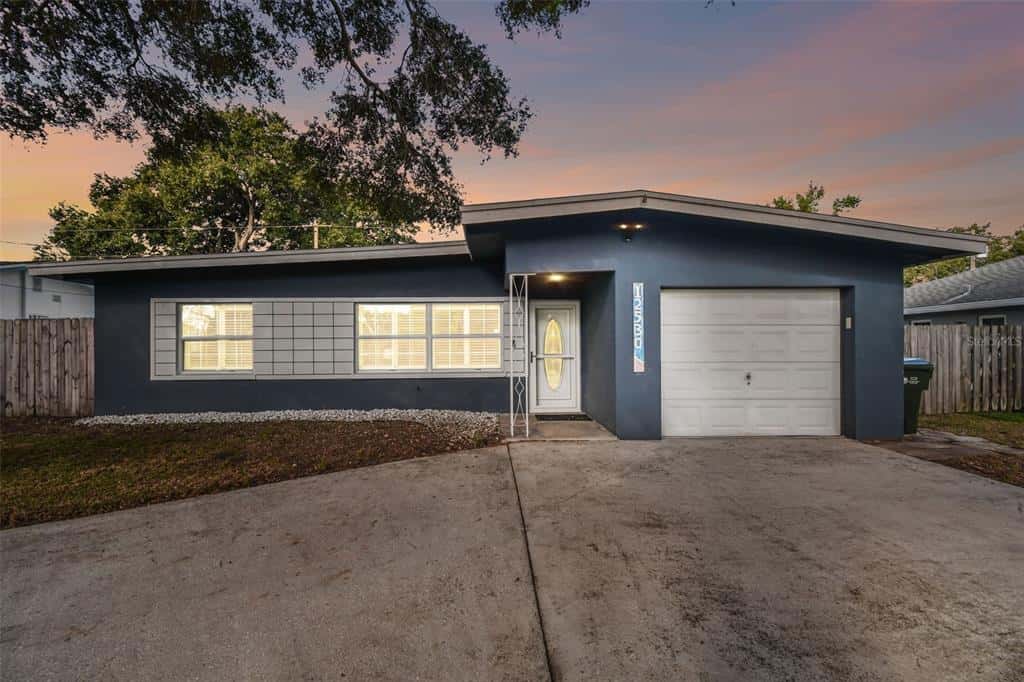 Single Family Residence in LARGO