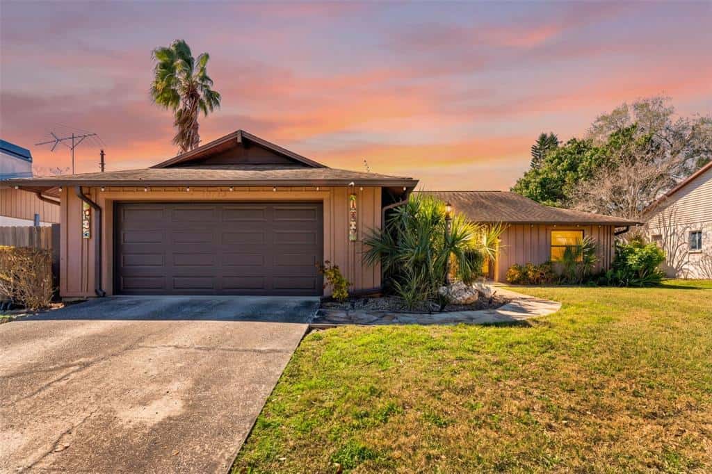 Single Family Residence in TAMPA
