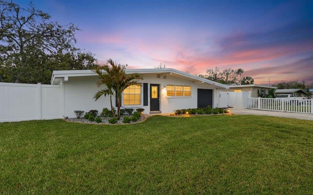Single Family Residence in TAMPA