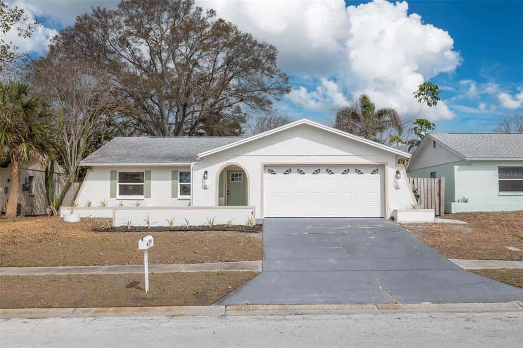 Single Family Residence in LARGO