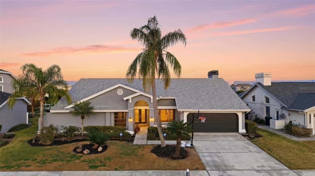 Single Family Residence in TAMPA