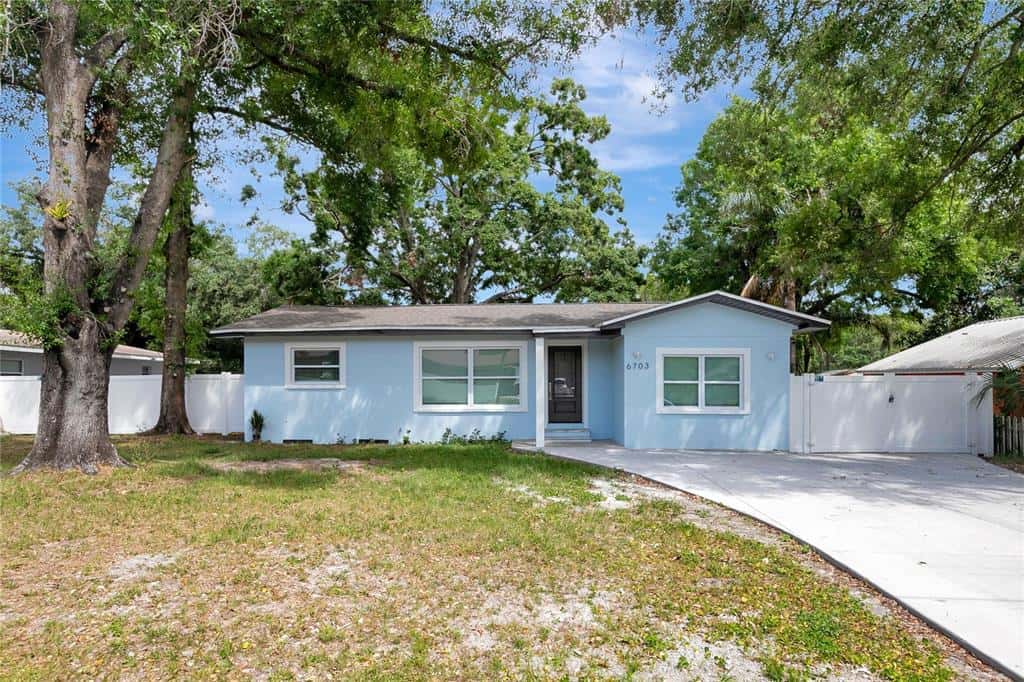 Single Family Residence in TAMPA