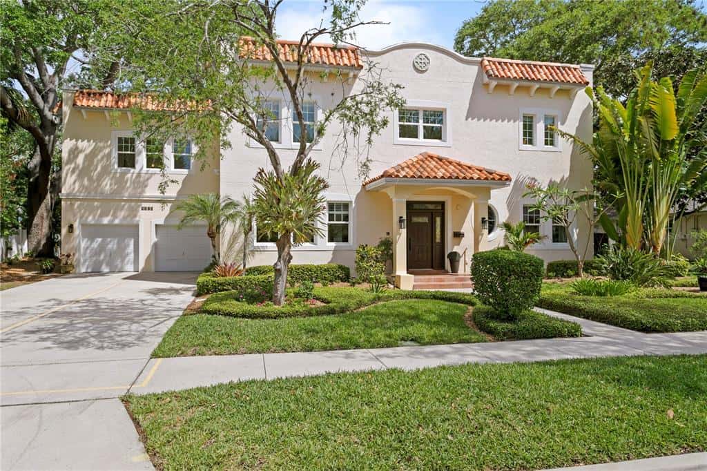 Single Family Residence in TAMPA