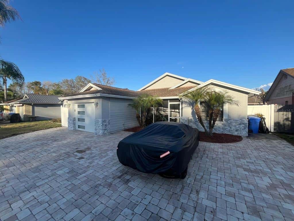 Single Family Residence in TAMPA