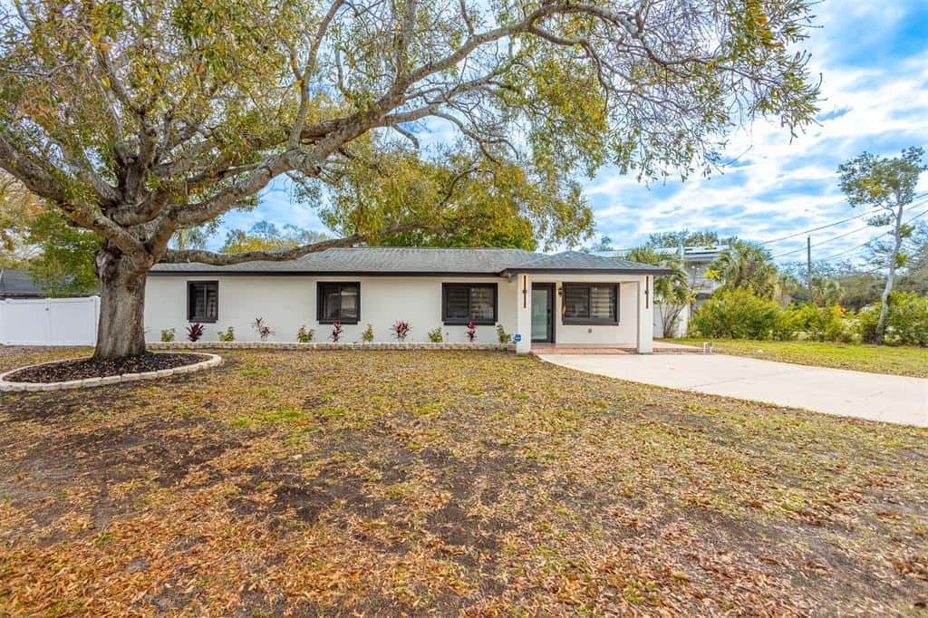 Single Family Residence in TAMPA