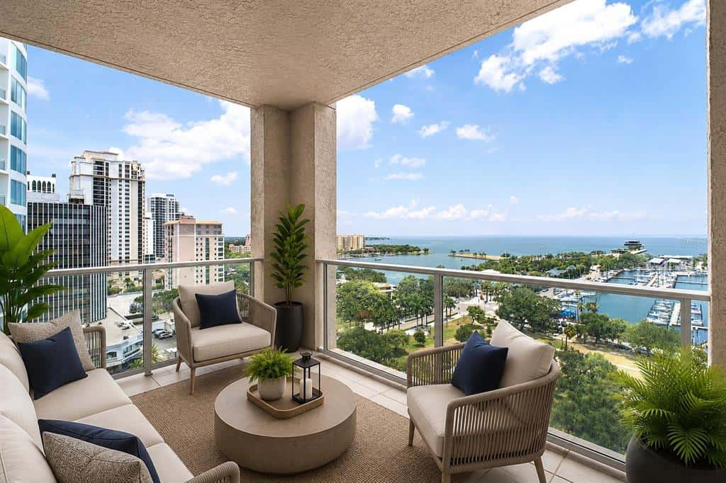 Condominium in ST PETERSBURG