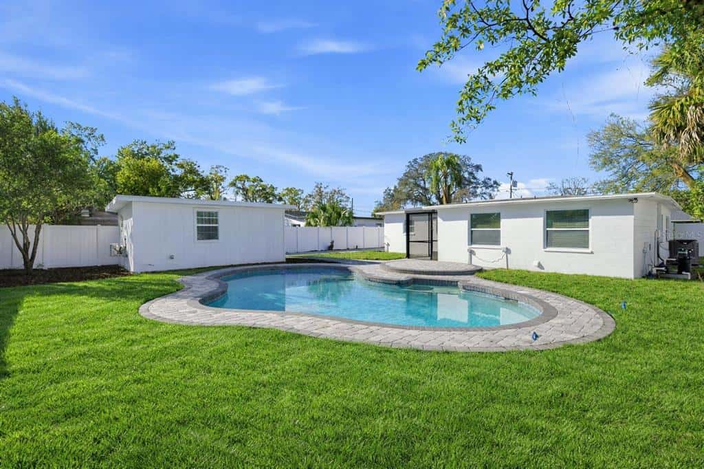 Single Family Residence in TAMPA