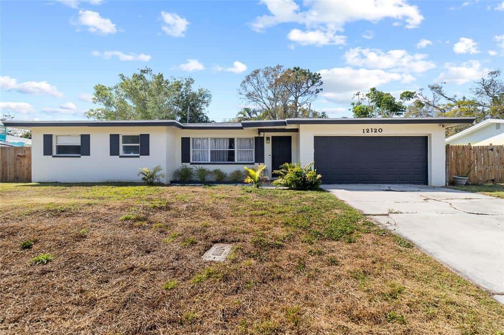 Single Family Residence in LARGO