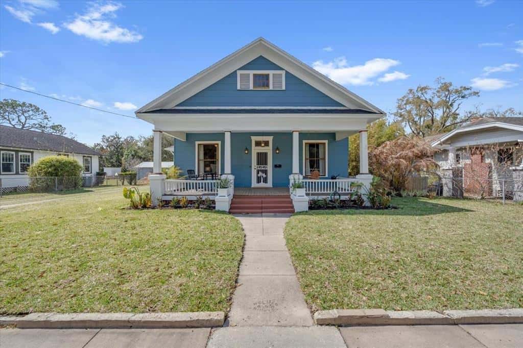 Single Family Residence in TAMPA