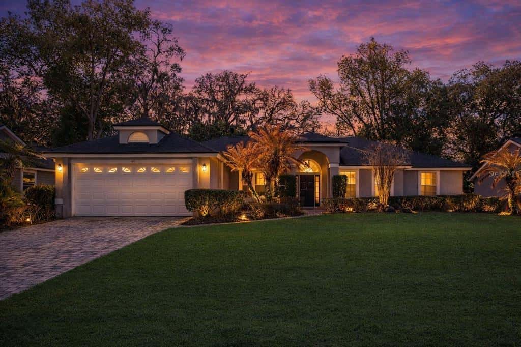 Single Family Residence in LAKE MARY