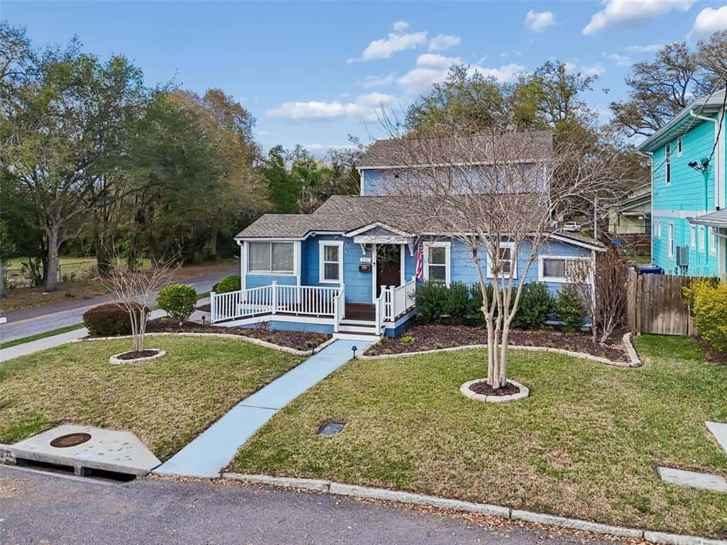 Single Family Residence in TAMPA