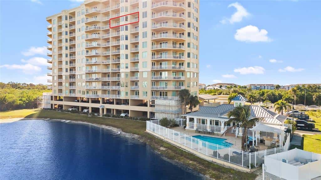 Condominium in ST PETERSBURG