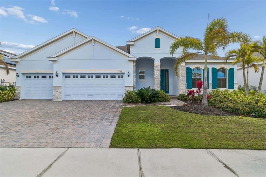 Single Family Residence in APOLLO BEACH