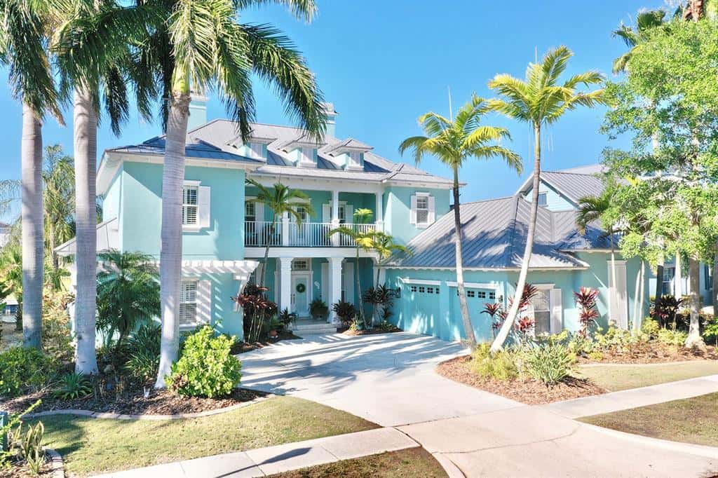 Single Family Residence in APOLLO BEACH