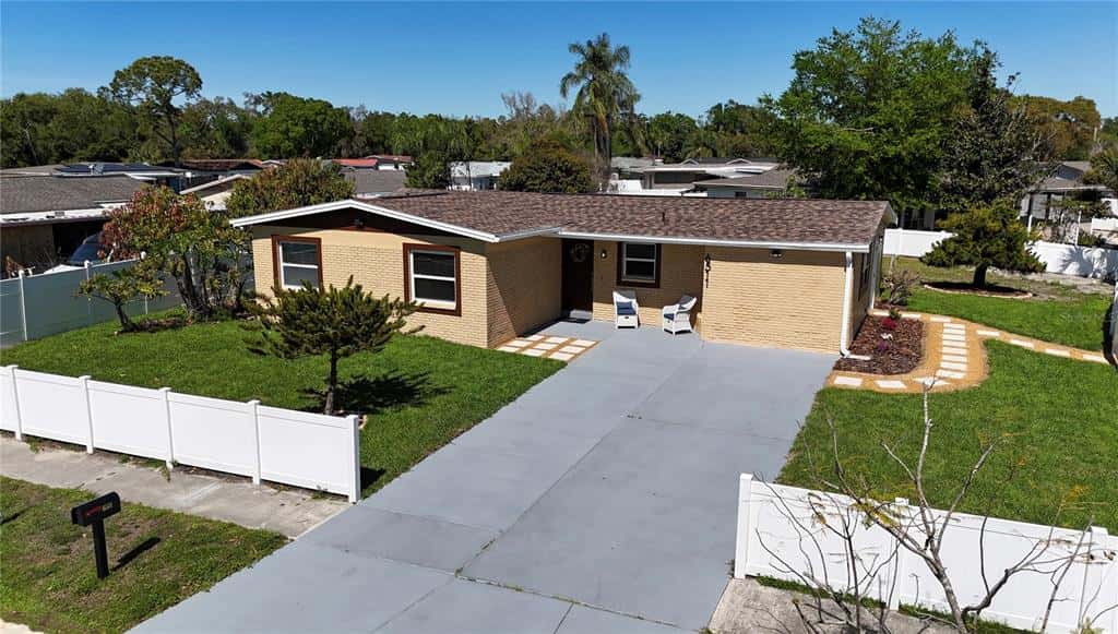Single Family Residence in TAMPA