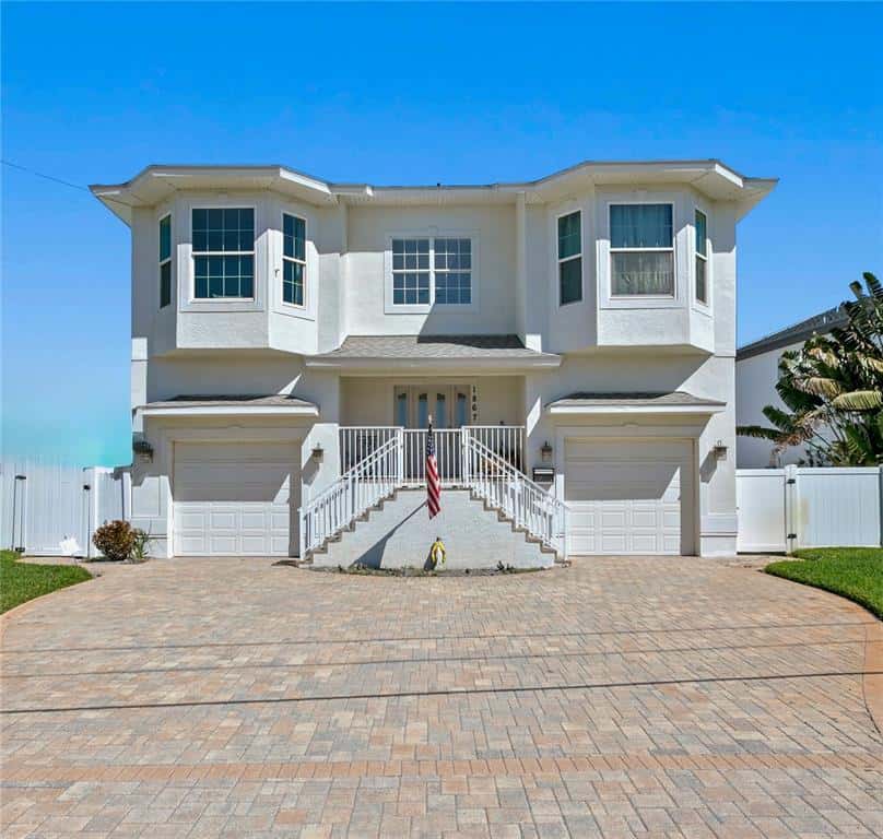 Single Family Residence in ST PETERSBURG