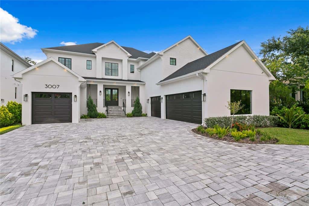 Single Family Residence in TAMPA