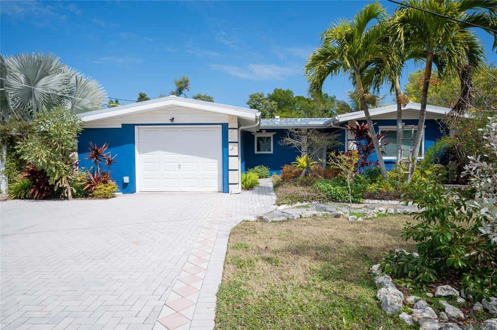 Single Family Residence in HOLMES BEACH