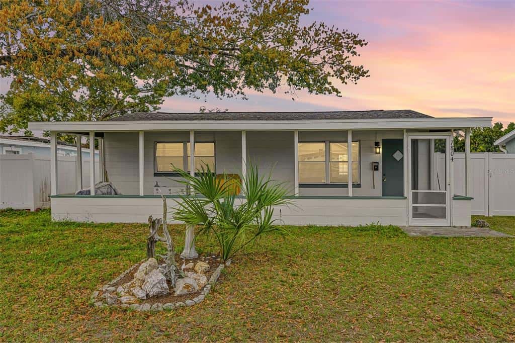 Single Family Residence in TAMPA