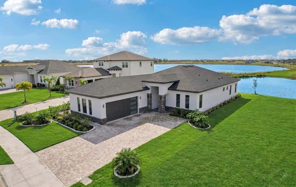 Single Family Residence in AUBURNDALE
