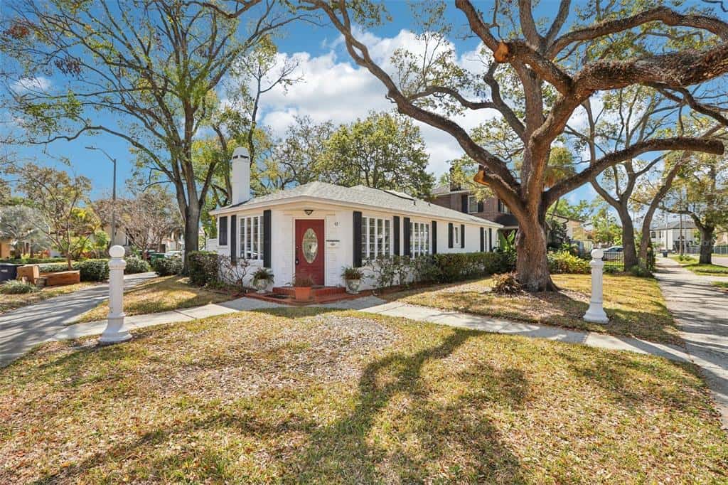 Single Family Residence in TAMPA
