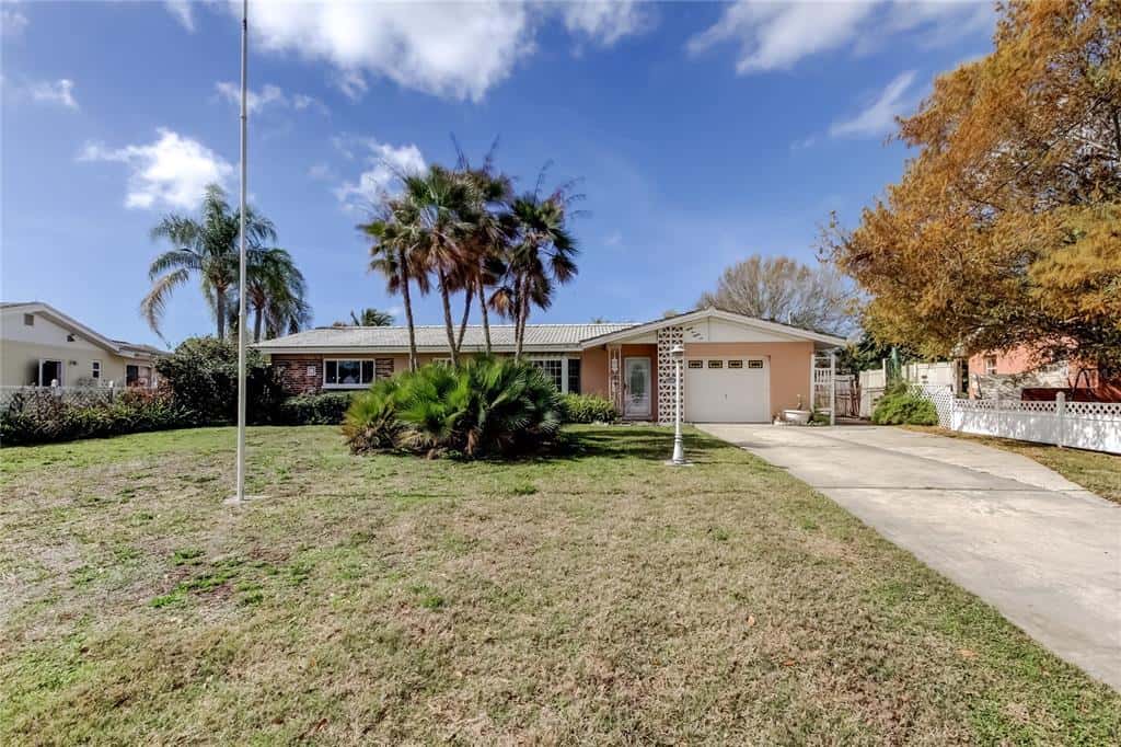 Single Family Residence in SEMINOLE