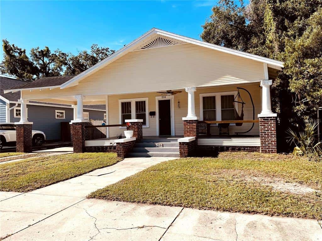 Single Family Residence in TAMPA