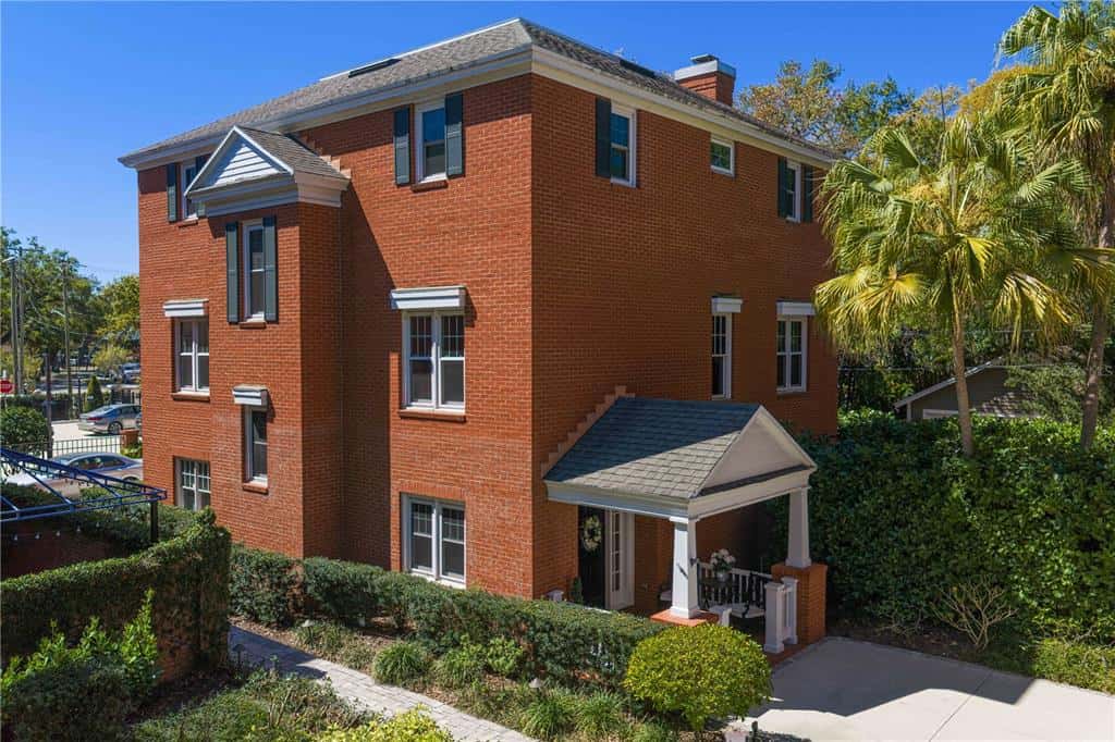 Single Family Residence in TAMPA