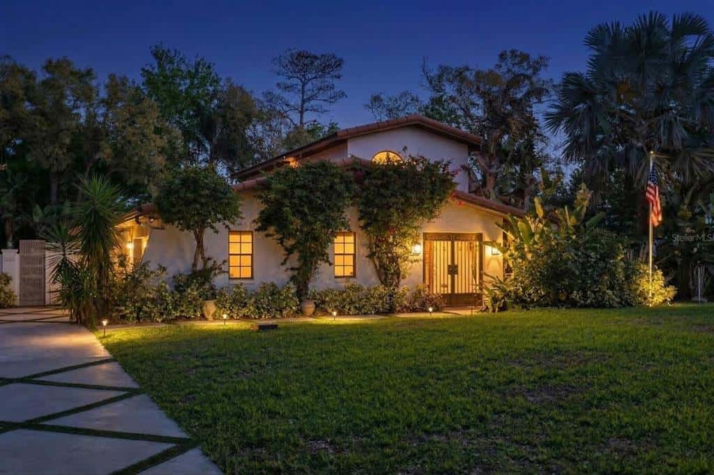 Single Family Residence in TAMPA