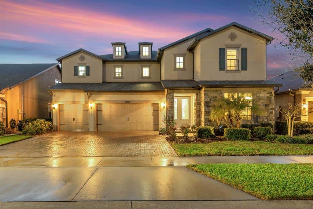 Single Family Residence in RIVERVIEW