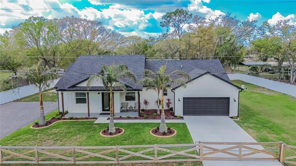 Single Family Residence in PLANT CITY