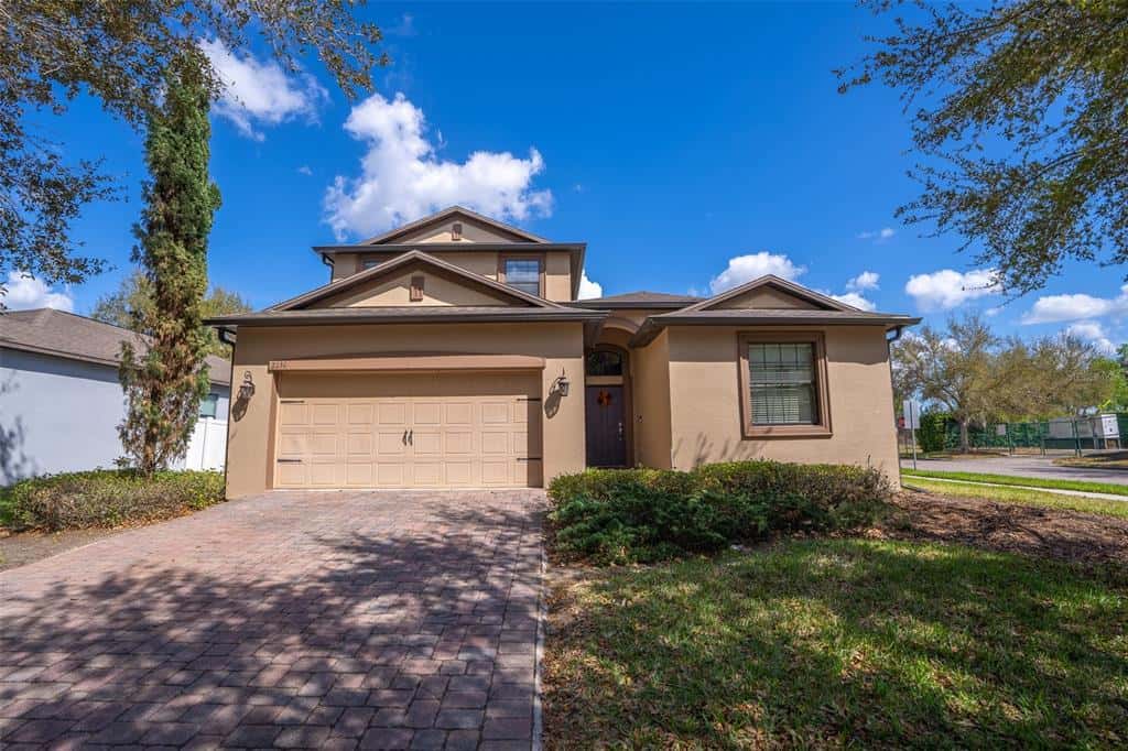 Single Family Residence in WINTER GARDEN