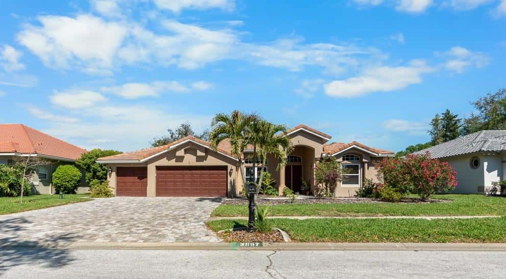 Single Family Residence in PALM HARBOR