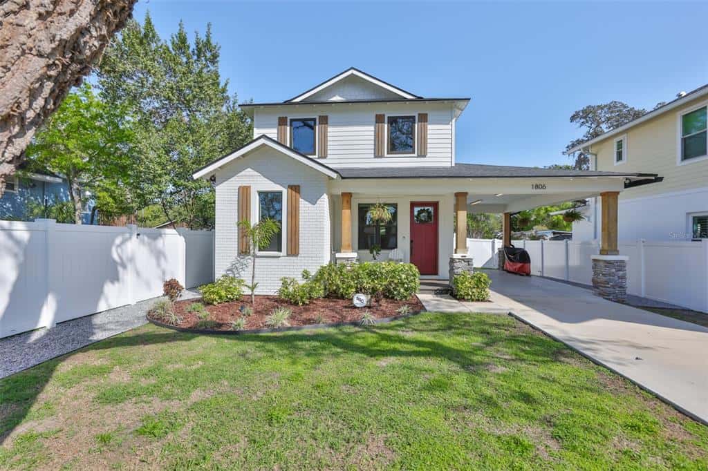 Single Family Residence in TAMPA