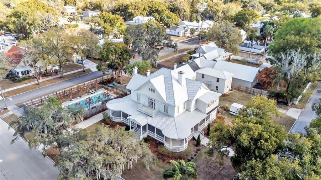 Single Family Residence in BARTOW
