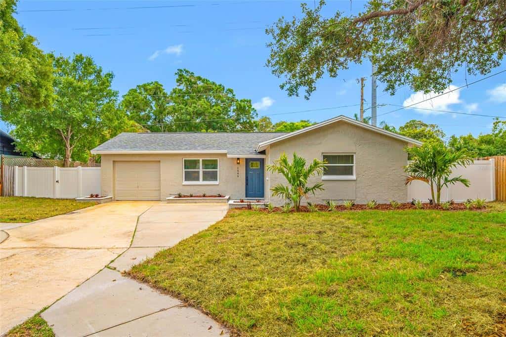 Single Family Residence in CLEARWATER