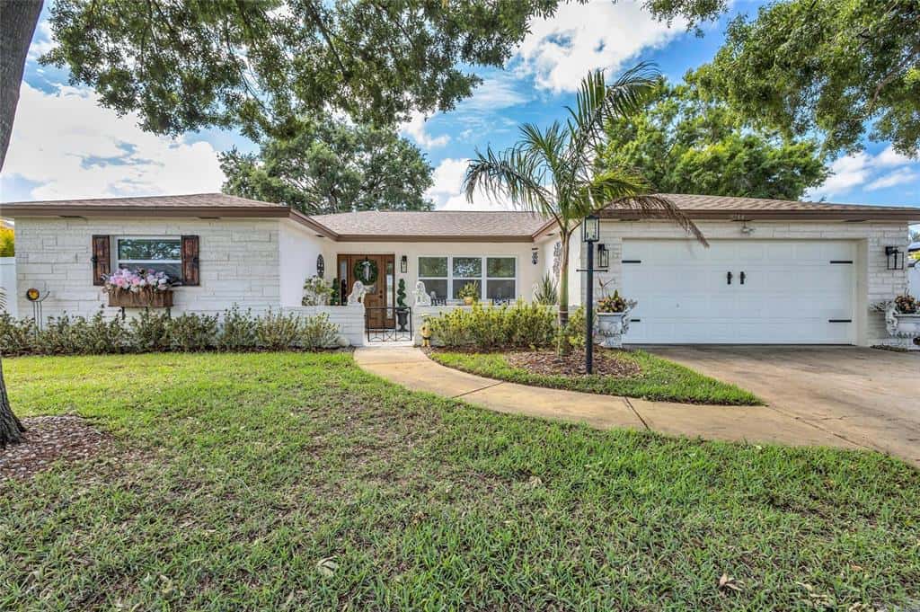 Single Family Residence in SEMINOLE