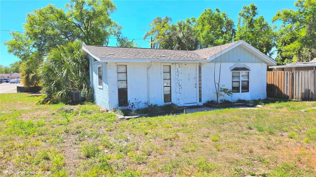 Single Family Residence in LARGO